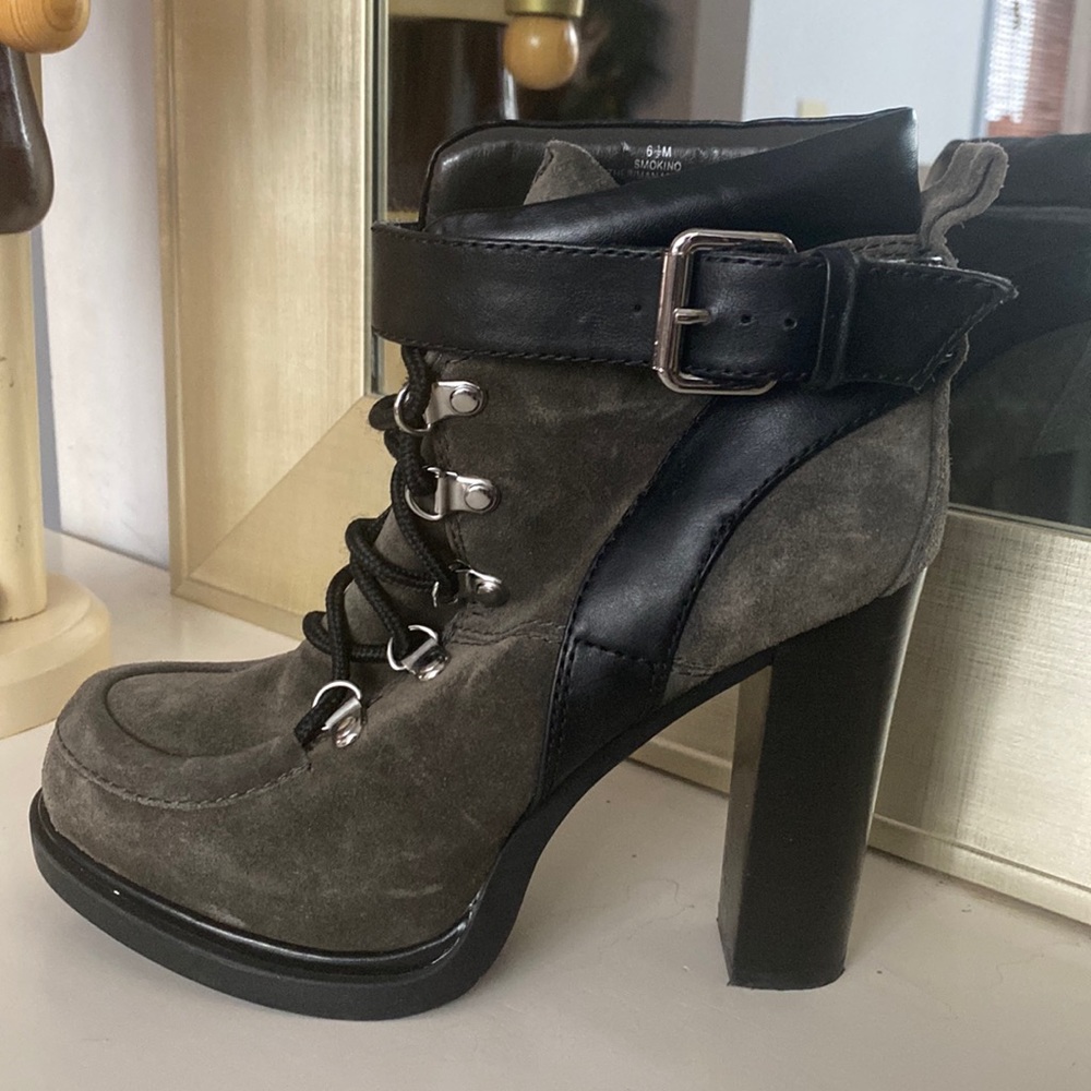 Nine West Smokino grey suede boots
